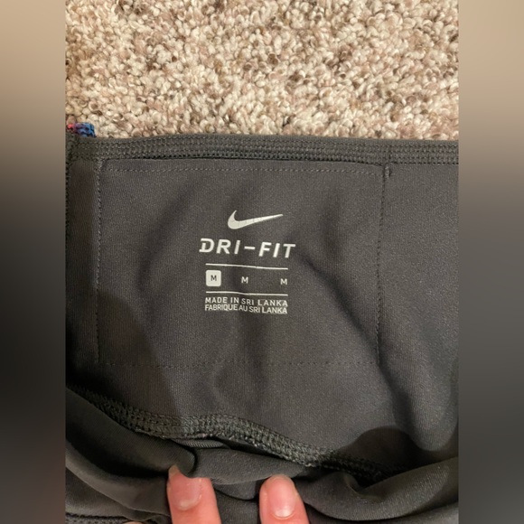Nike Grey and Patterned Leggings - Size Medium - Picture 4 of 6